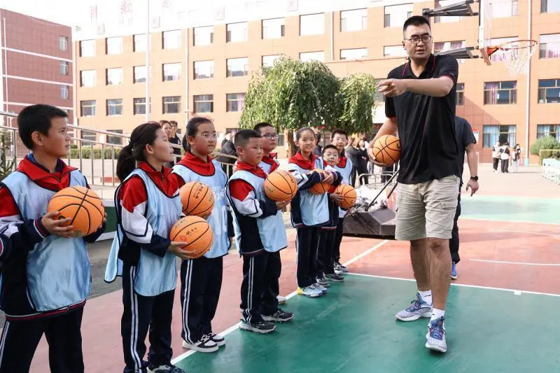 篮球小学生基本功训练教学反思怎么写_0